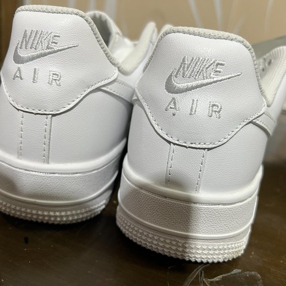 Nike Men\'s White Air Force One main image 7